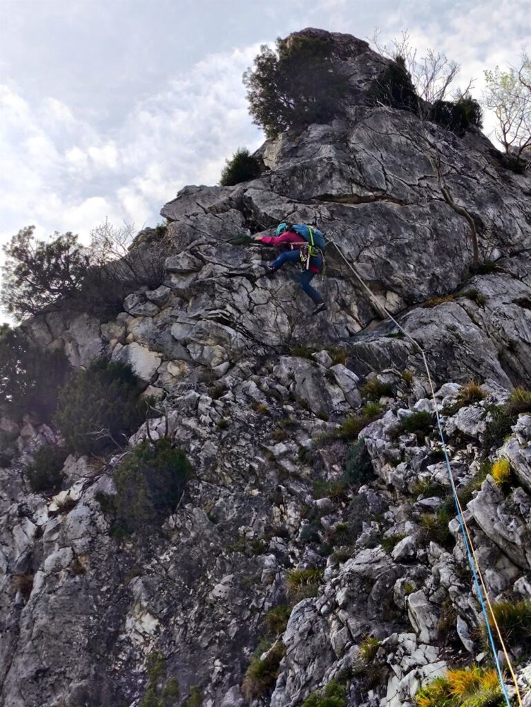 ultimo tiro con strapiombino di 5a