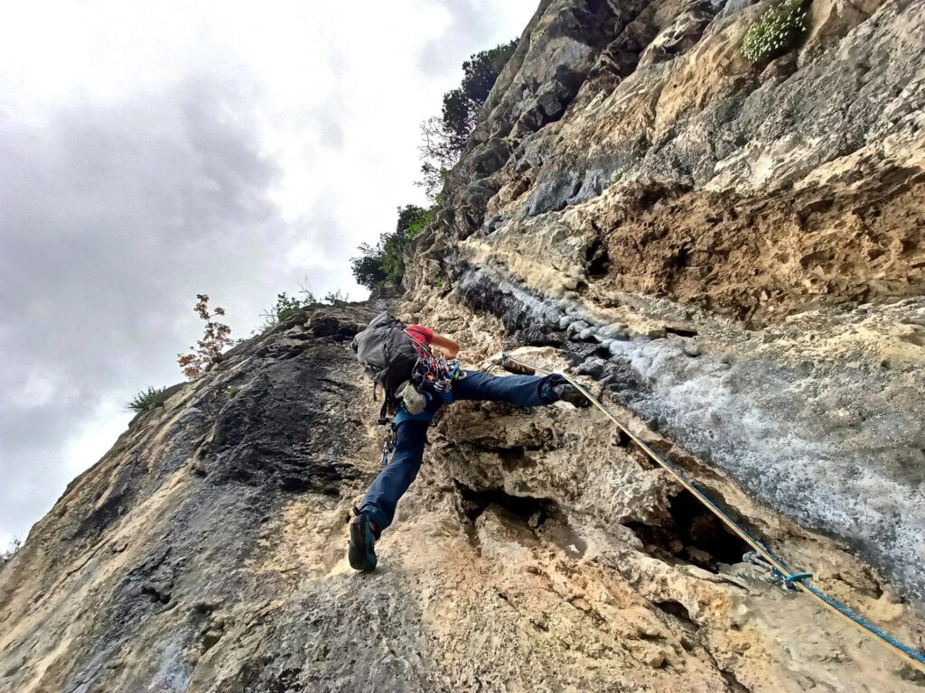 Gab attacca il diedro del terzo tiro