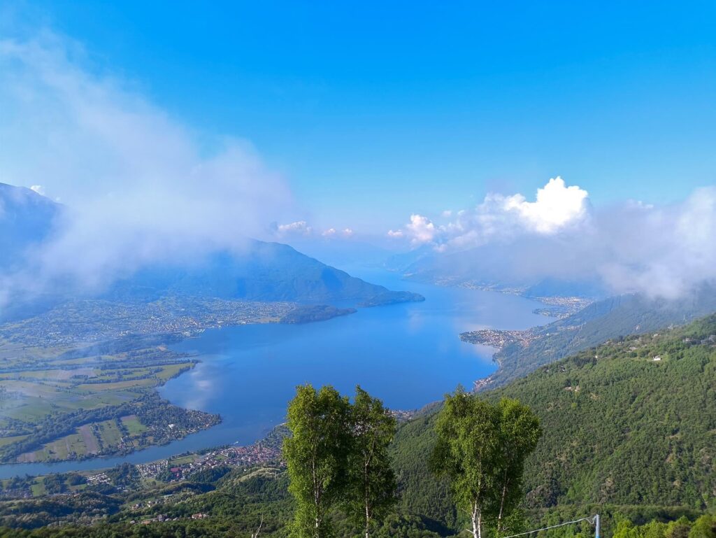 La splendida vista della parte finale del lago di Lecco da San Bartolomeo
