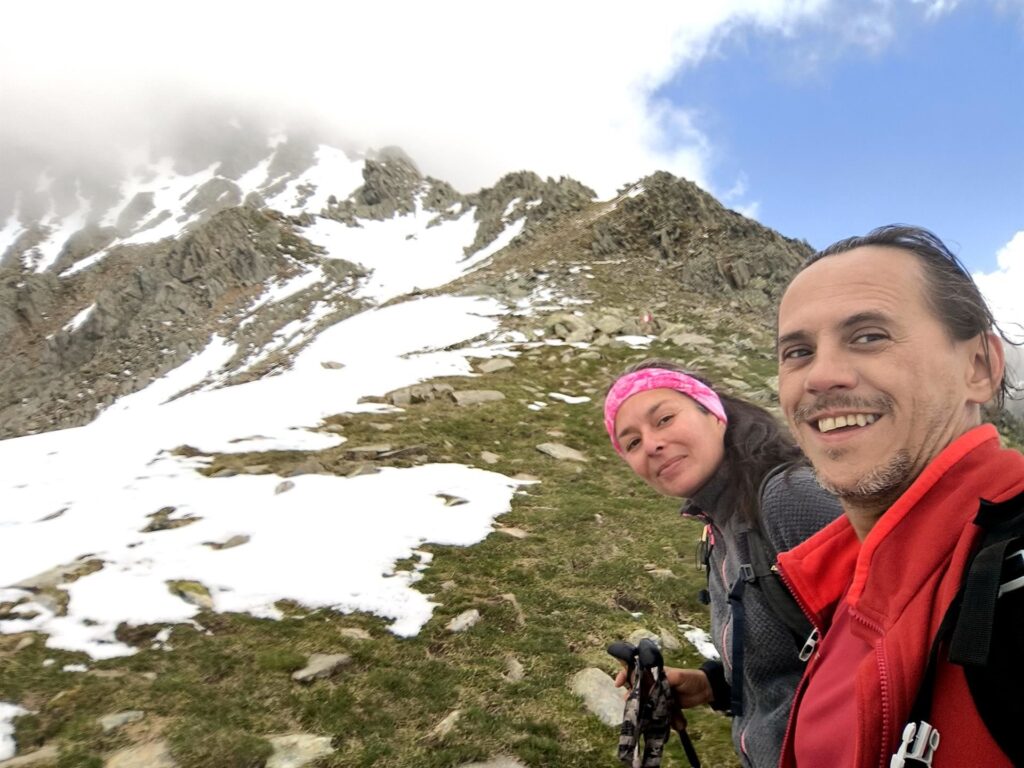 Gab e Erica prima di attaccare la parte finale della salita che sarà su neve e roccia