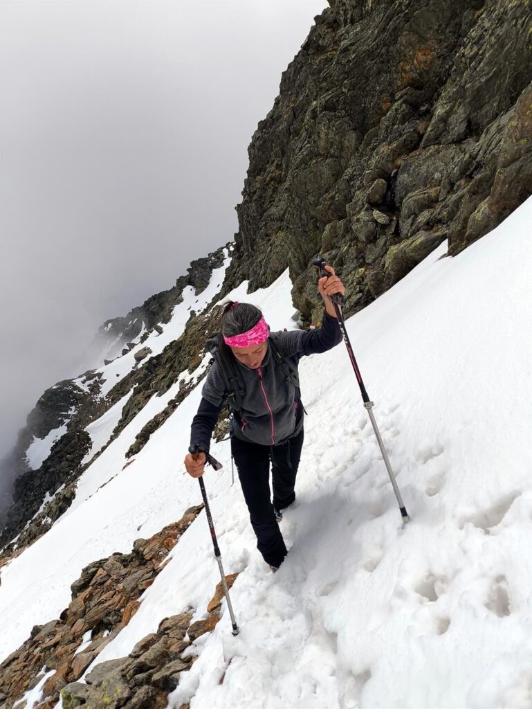 Erica lungo gli esposti traversi che con la neve vanno affrontati con attenzione