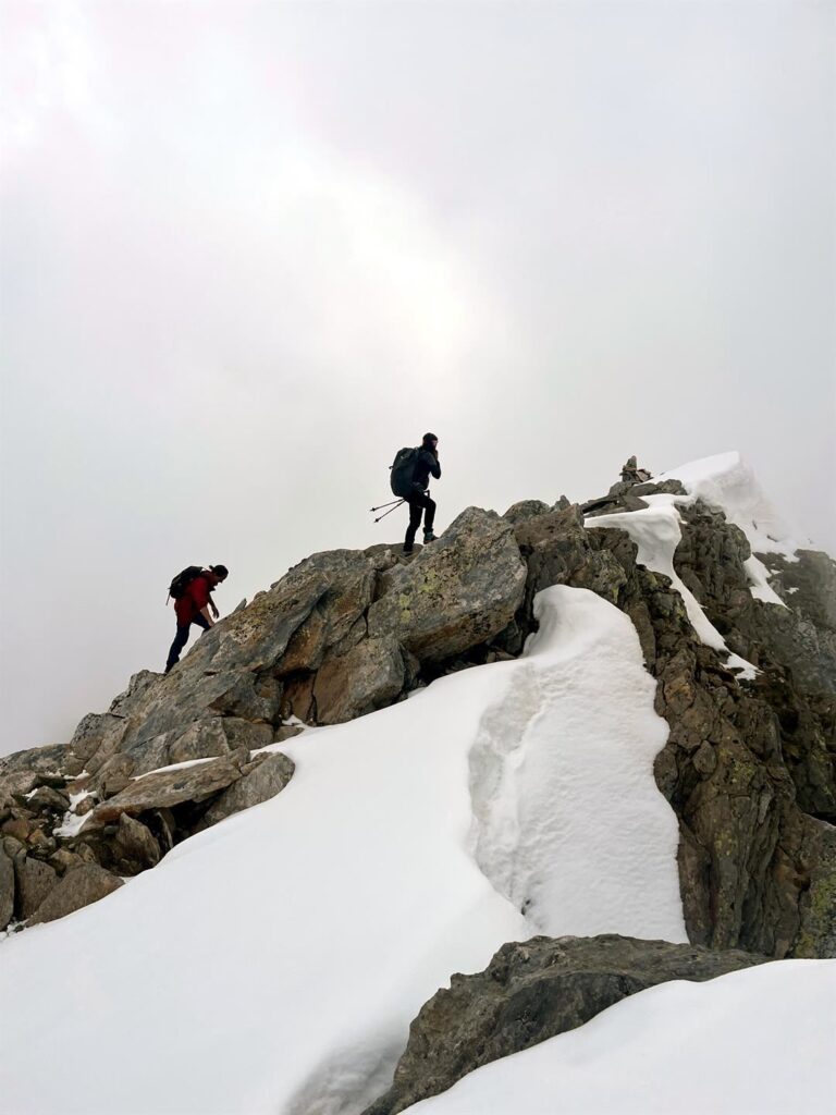 Erica e Gab raggiungono l&#039;ometto di vetta