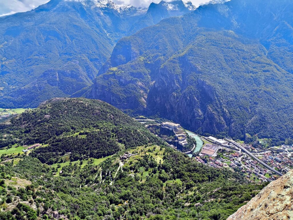 La vista del forte di Bard dalla nostra cima