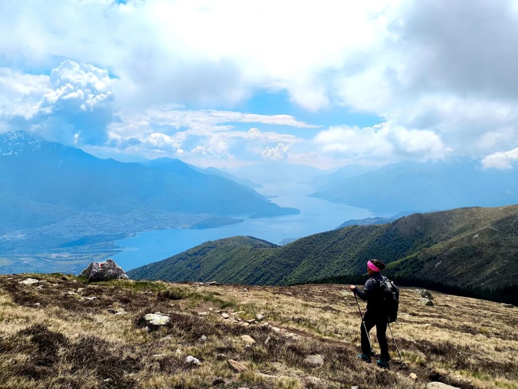Nel pomeriggio le nubi si diradano lasciandoci godere la vista sul lago di Lecco