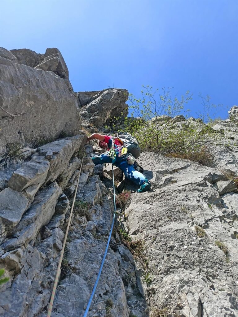 secondo tiro su roccia da verificare e protezioni sempre belle distanziate