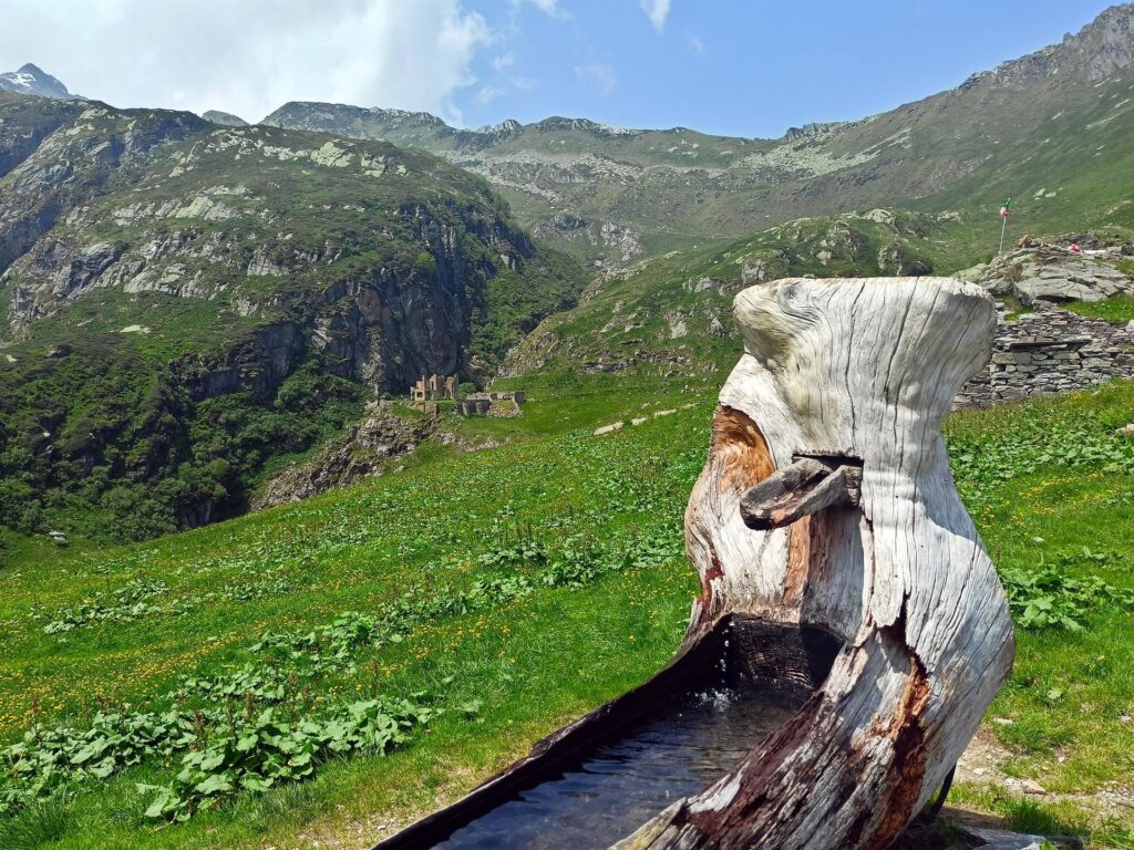in lontananza le rovine, in un posto davvero panoramico