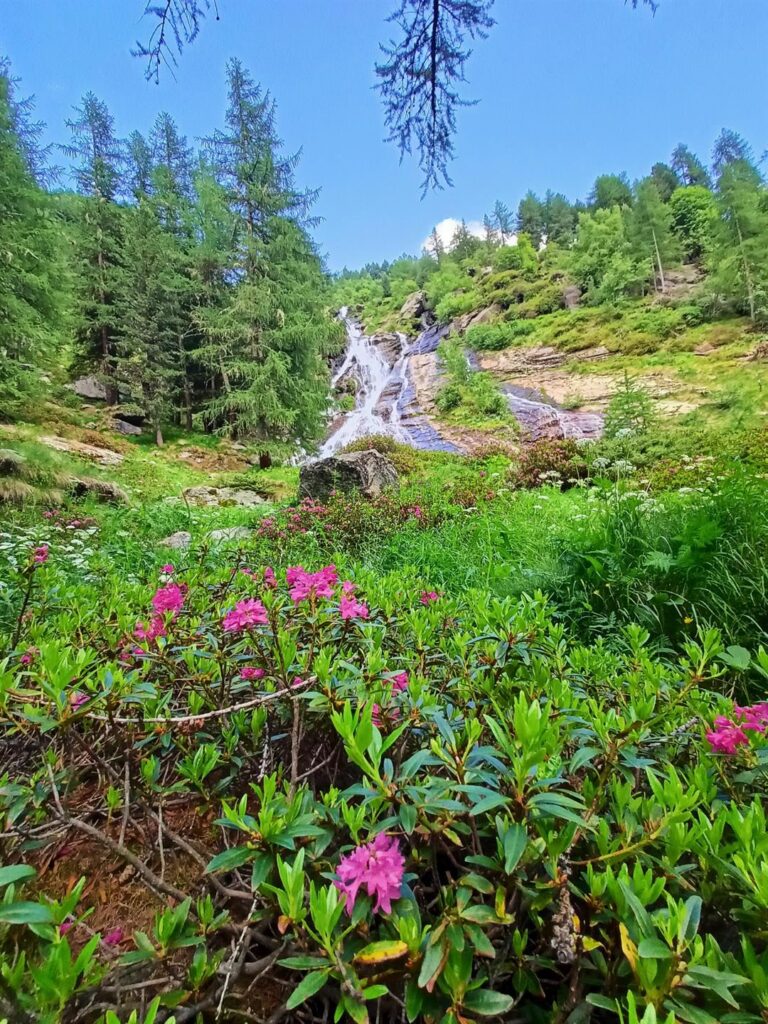 praticamente nel camping c&#039;è una bella cascata