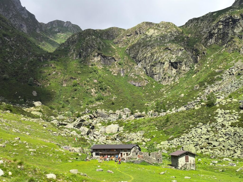 anche all&#039;Alpe Baranca è presente un rifugio, per i più pigri