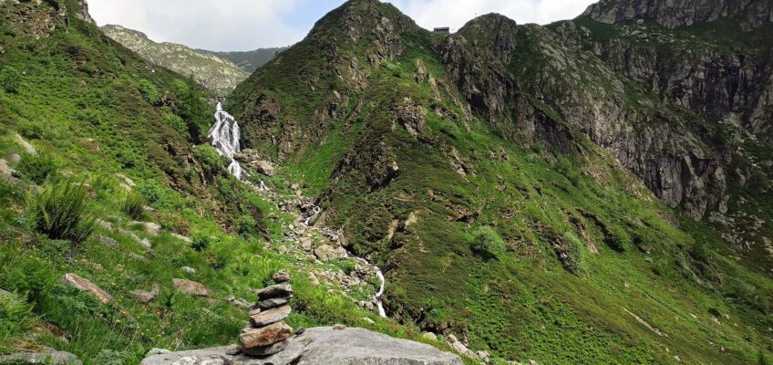 la sella dalla quale si raggiunge il Lago Baranca