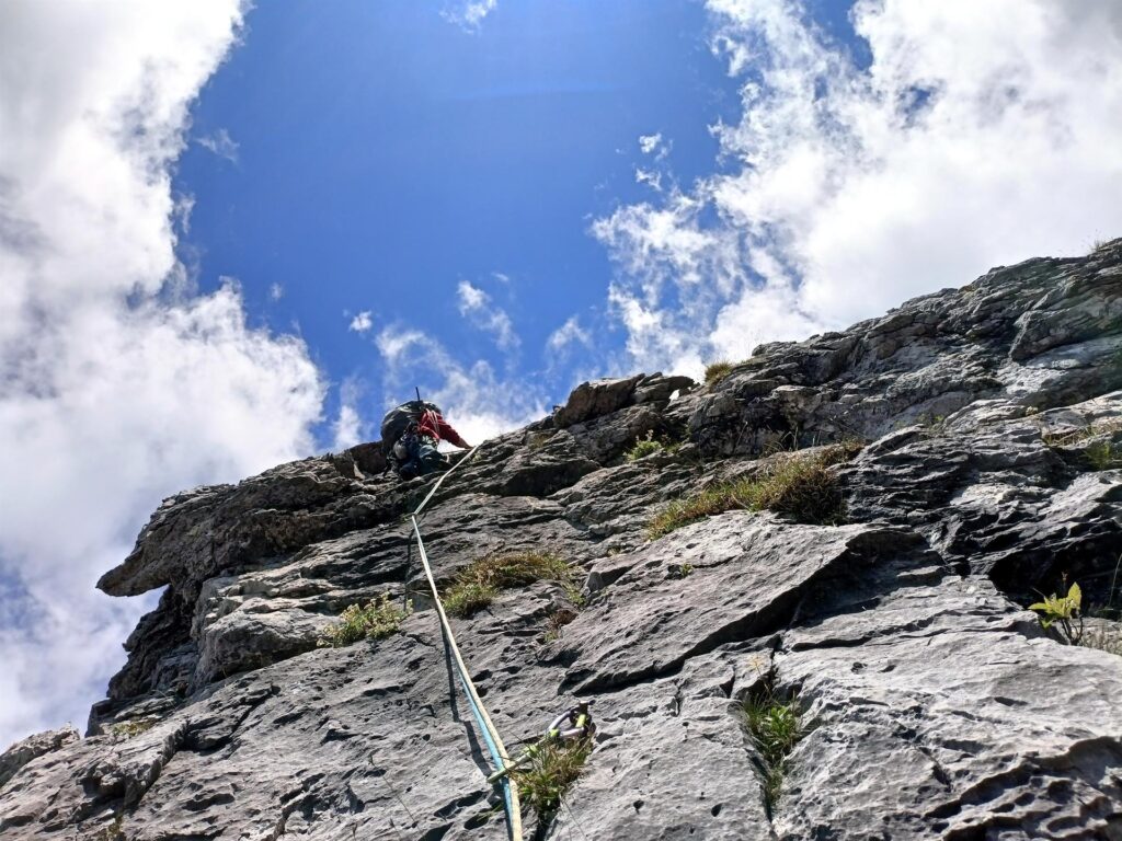 Gab dopo aver superato il pezzo strapiombante del quinto tiro. Ormai siamo in cima!