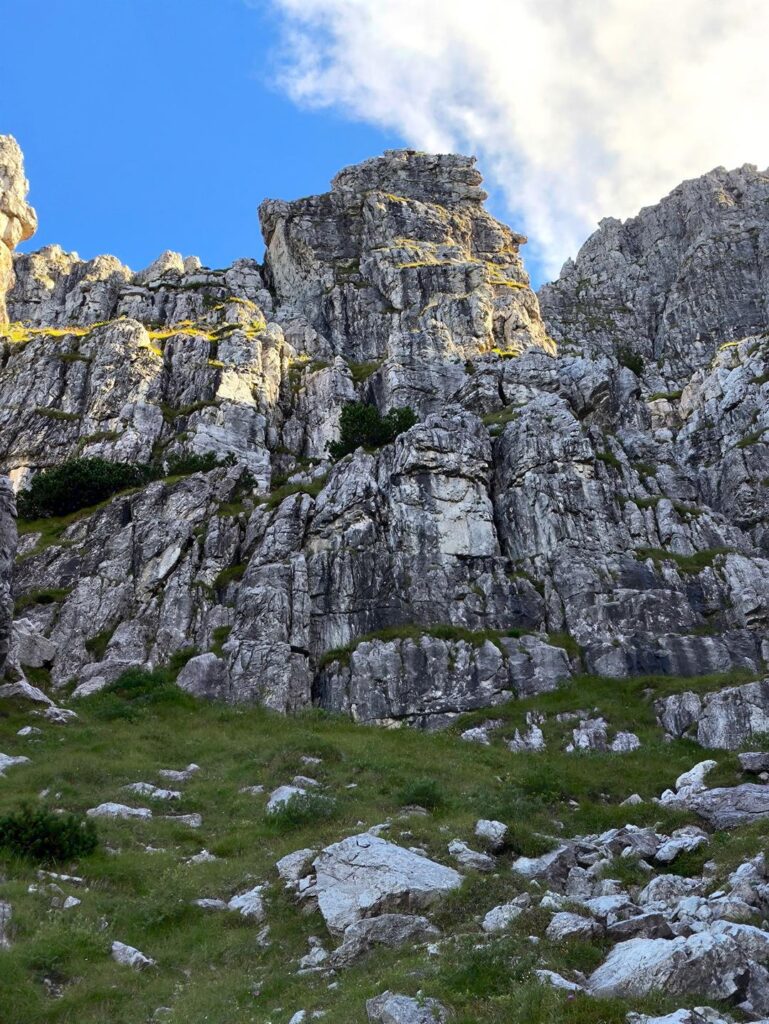 La Torre della Luna vista nella sua interezza