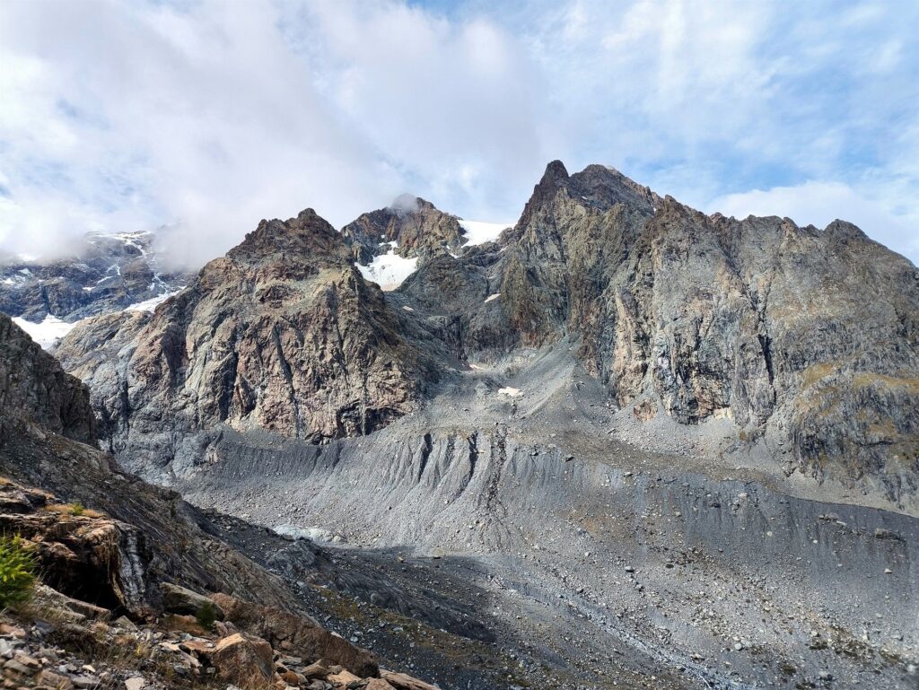 la mattina porta con se qualche nuvola che presto si alzerà regalandoci una super vista