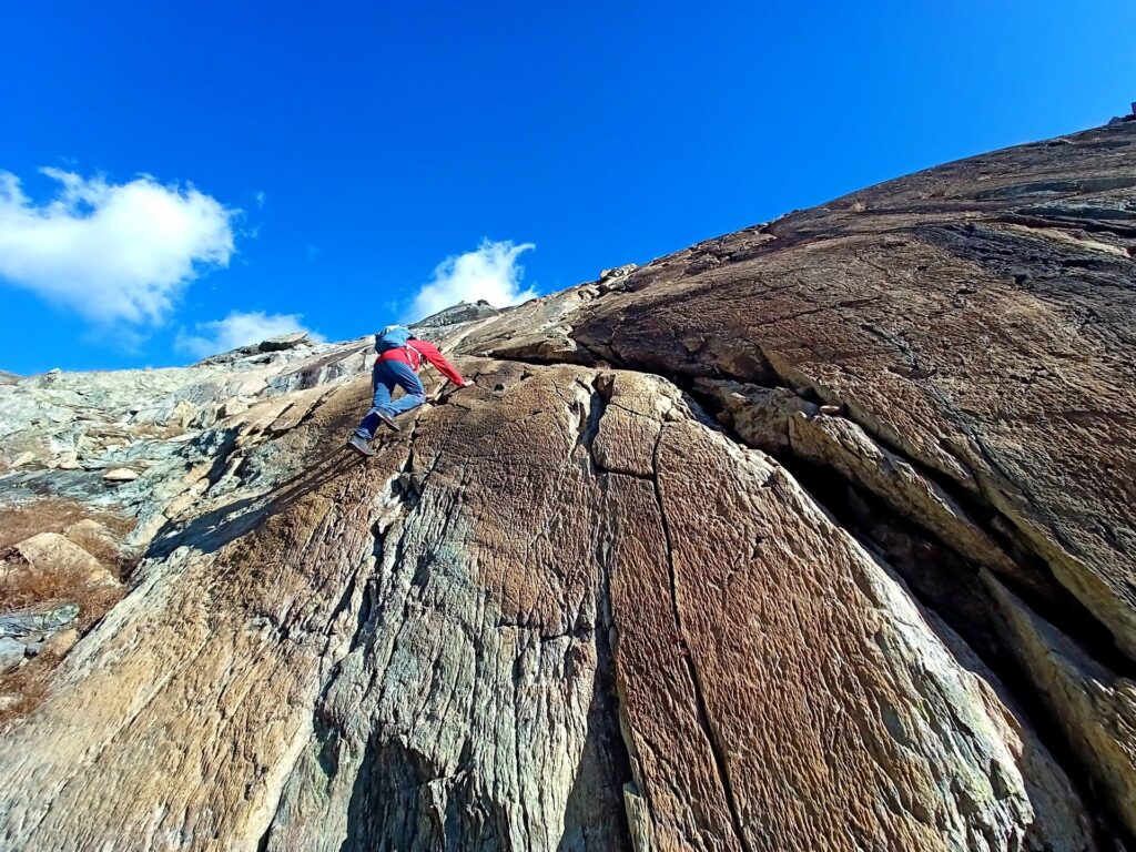 ai lati del lago ci sono placche di roccia niente male!