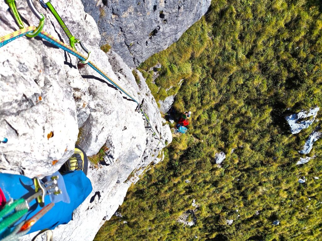 Gabri dalla sosta del primo tiro, bella aerea