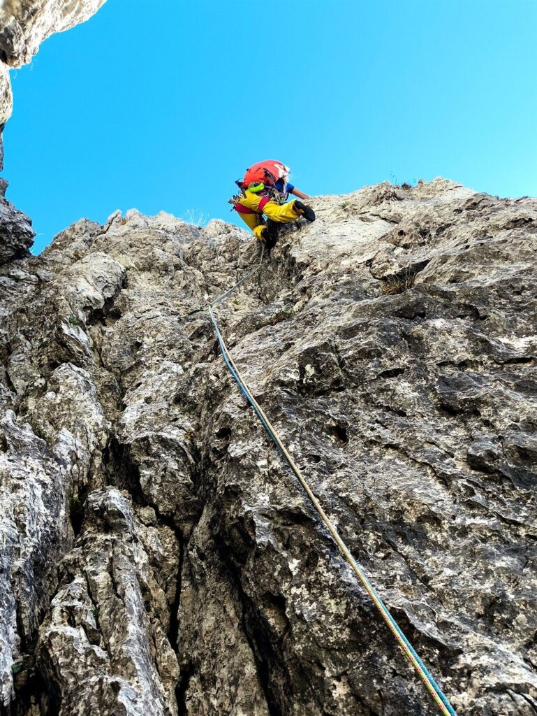 Uscita del terzo tiro, su strapiombino ben ammanigliato