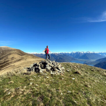 Anello del Bregagno da Monti di Breglia, cresta vista laghi