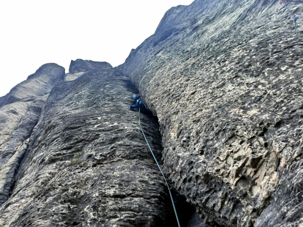 Nella parte centrale il camino si stringe e se si va all&#039;interno con lo zaino rimani lì....per sempre :D
