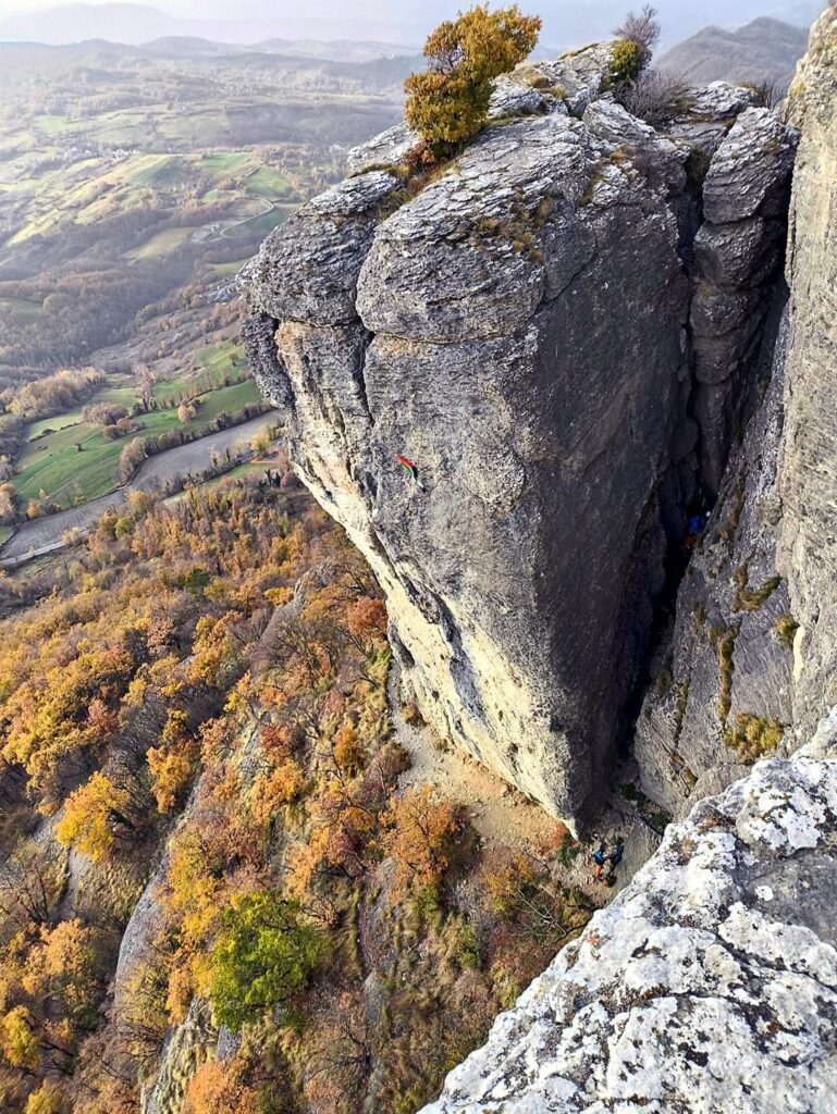 Guardando giù dalla Pietra, altra angolazione