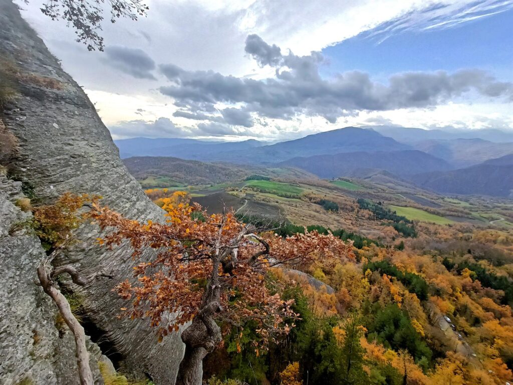 La vista dalla sosta del primo tiro, con gli splendidi colori dell&#039;autunno