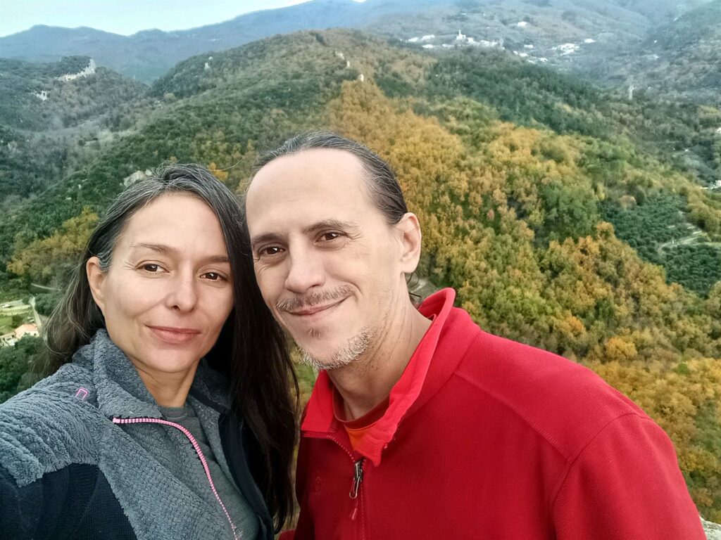 dopo l'ultimo tiro (il quarto), con semplici roccette che si innalzano sopra la sosta il classico selfie a documentare quanto invecchiamo bene :D dopo l'ultimo tiro (il quarto), con semplici roccette che si innalzano sopra la sosta il classico selfie a documentare quanto invecchiamo bene :D