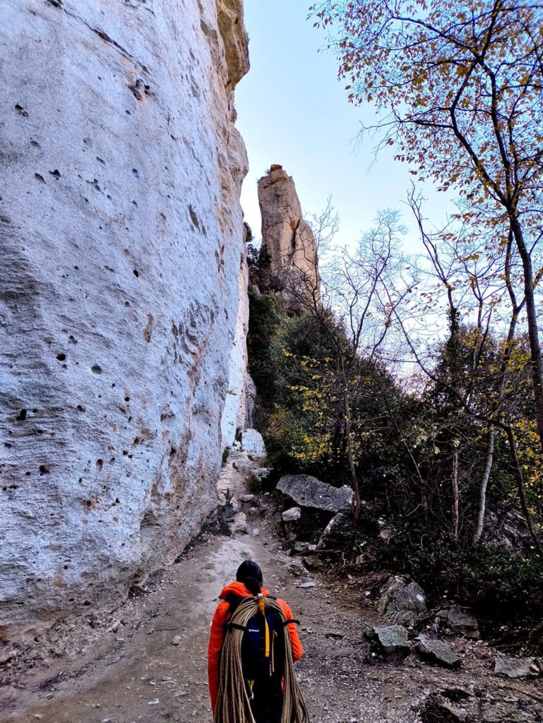 dal settore Anfiteatro, la bellissima parete che si vede a sinistra, scorcio sul nostro Campanile dal settore Anfiteatro, la bellissima parete che si vede a sinistra, scorcio sul nostro Campanile