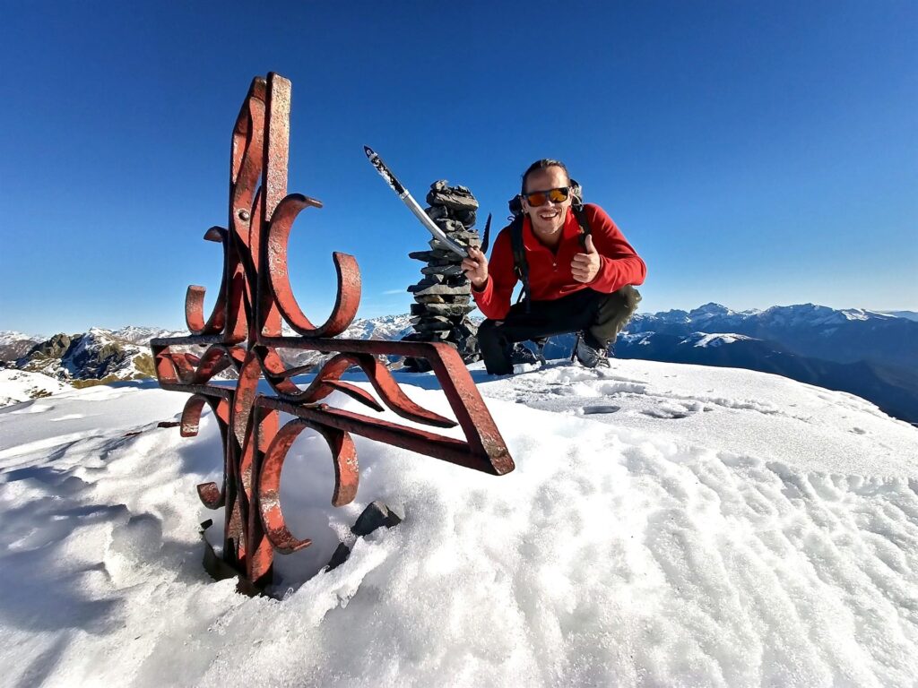 Gab felice con la croce di vetta Gab felice con la croce di vetta