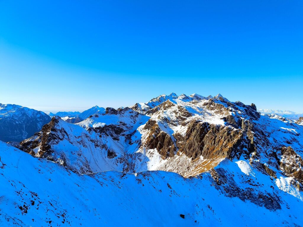 La conca del Benigni, le Cime dei Piazzotti, il Tre Signori, il Trona e le altre vette del gruppo La conca del Benigni, le Cime dei Piazzotti, il Tre Signori, il Trona e le altre vette del gruppo