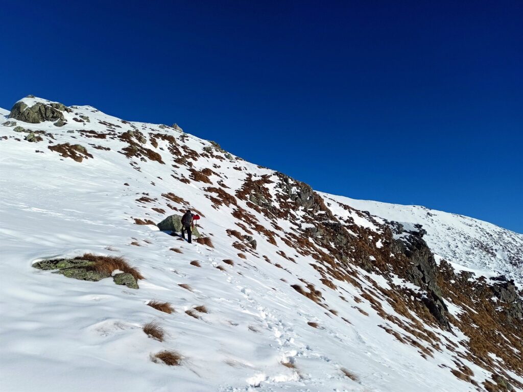 l'avvicinamento al passo della Falculotta: siamo lentissimi causa neve