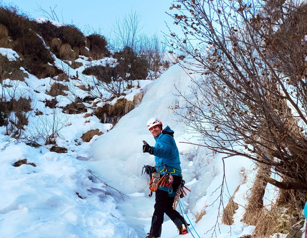 Terzo tiro, che decidiamo di affrontare salendo tutto a sinistra Terzo tiro, che decidiamo di affrontare salendo tutto a sinistra