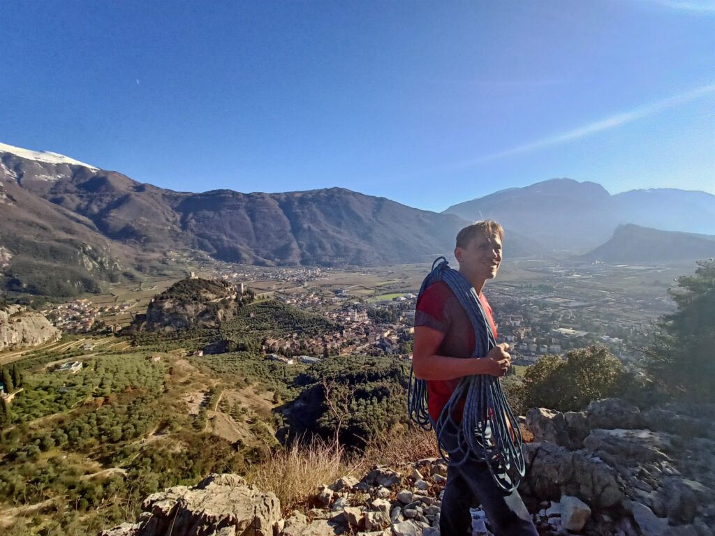 Via molto carina, siamo soddisfatti e ci godiamo un po' di panorama dal terrazzo finale Via molto carina, siamo soddisfatti e ci godiamo un po' di panorama dal terrazzo finale