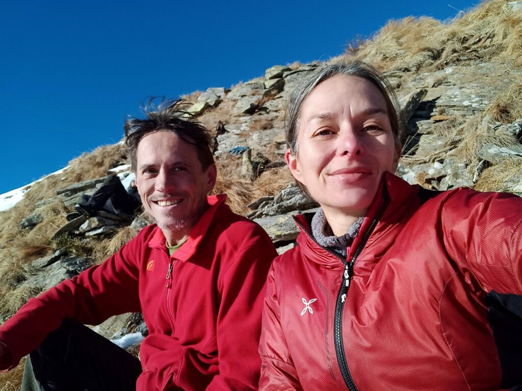 ci fermiamo proprio sotto la Cima Lac per una piccola pausa: sopra fa troppo freddo!