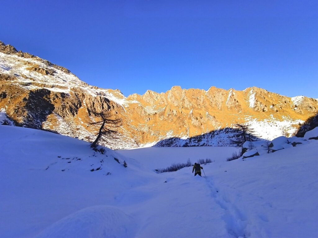 in leeeeento avvicinamento al Lago Ritorto, si sprofonda ad ogni passo