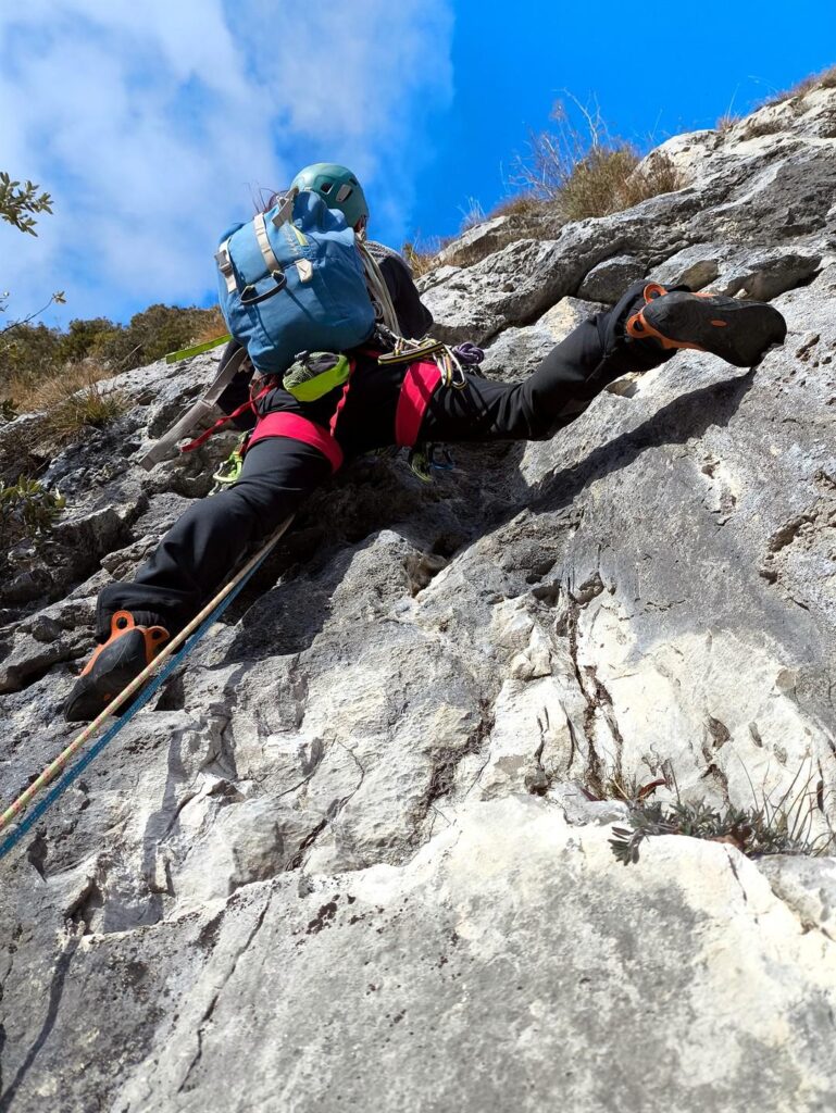 Erica attacca la pancetta iniziale del terzo tiro Erica attacca la pancetta iniziale del terzo tiro