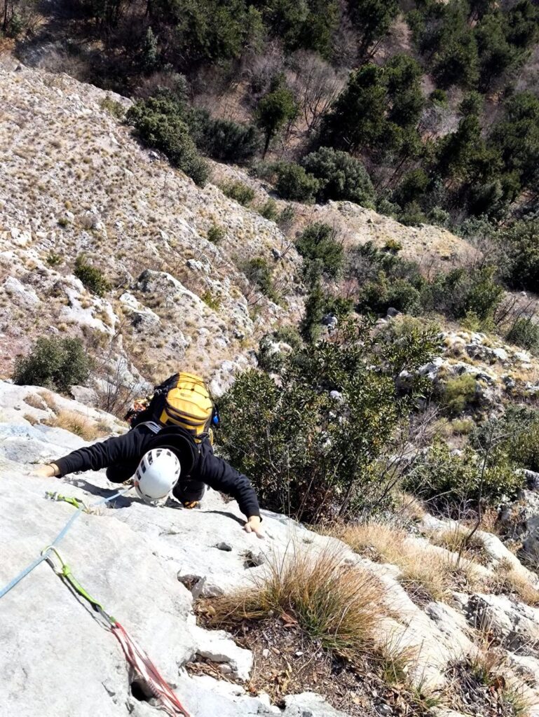 Andre sulla placca a buchi del terzo tiro Andre sulla placca a buchi del terzo tiro