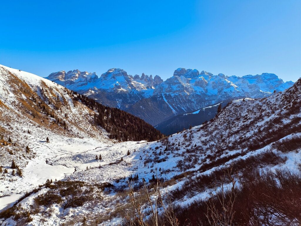 poi si sale e le Dolomiti di Brenta si vedono davvero tutte: si possono individuare tutte le cime, compresa la Falkner che non c'&egrave; pi&ugrave;