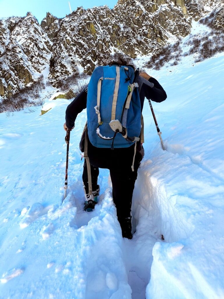 la neve non tiene NIENTE! per una volta rimpiangiamo le ciaspole, che sono rimaste in macchina