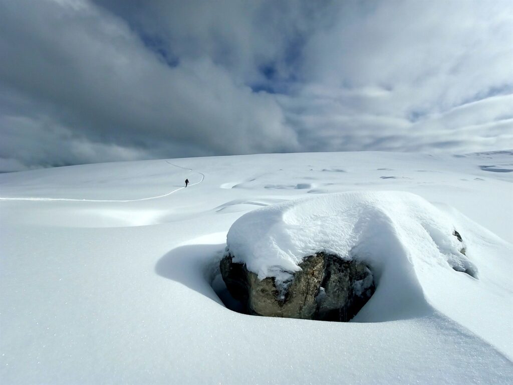 la parte sommitale ha uno sviluppo notevole e un dislivello minimo