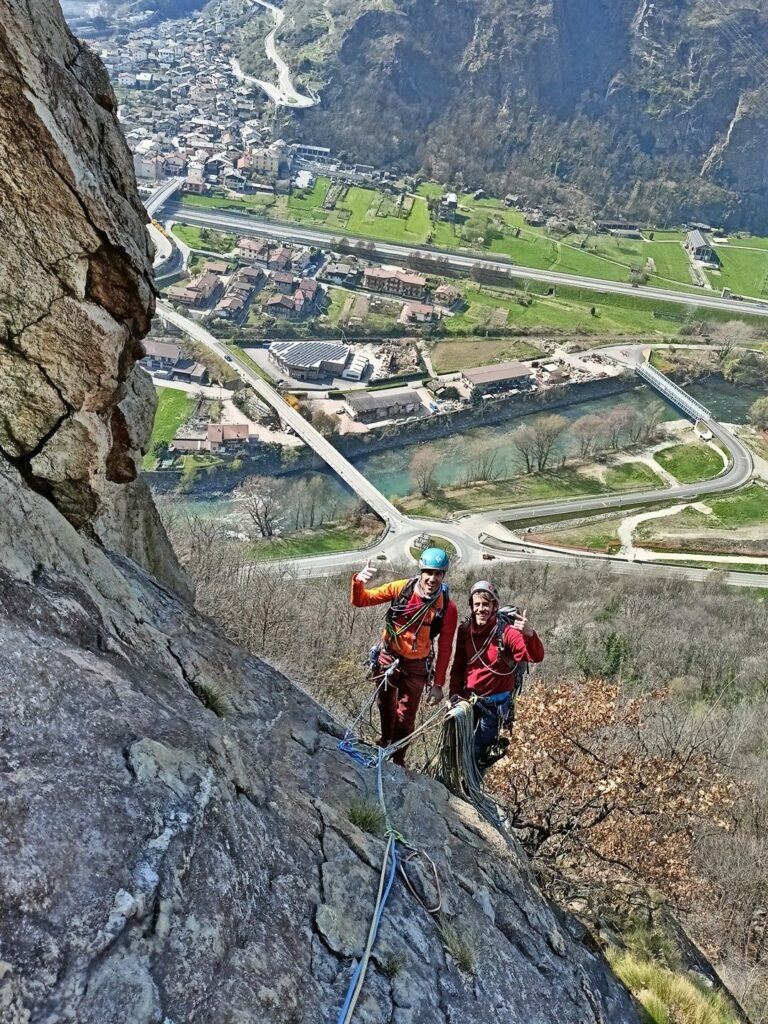 Gabri e Paolo in sosta alla fine del quarto tiro, si attacca il quinto Gabri e Paolo in sosta alla fine del quarto tiro, si attacca il quinto