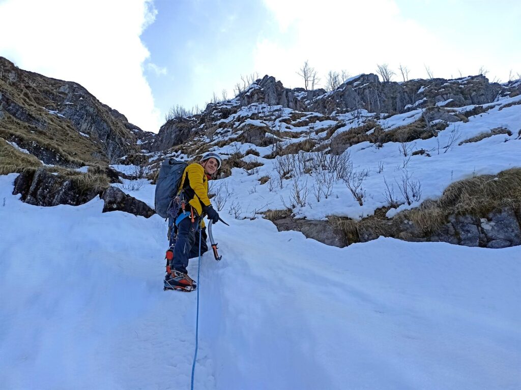 Dopo aver risalito la parte centrale, deviamo a sinistra per immetterci verso il proseguimento del canale