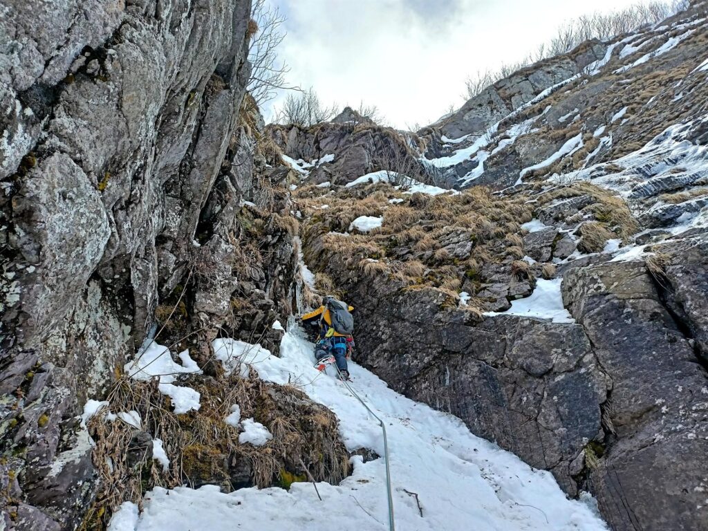 Gab "vince" la salita pi&ugrave; pericolosa del canale, su erba, ghiaccio e rocce marce