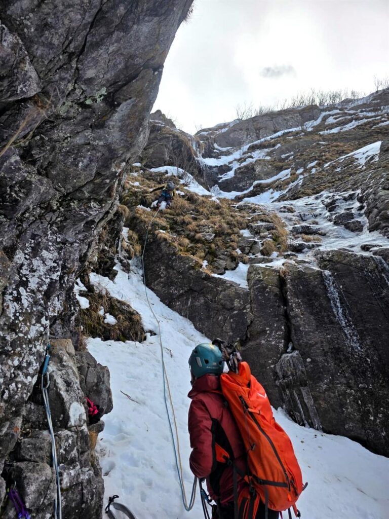 Gab punta verso un alberello, unica possibile protezione nei primi 10 metri