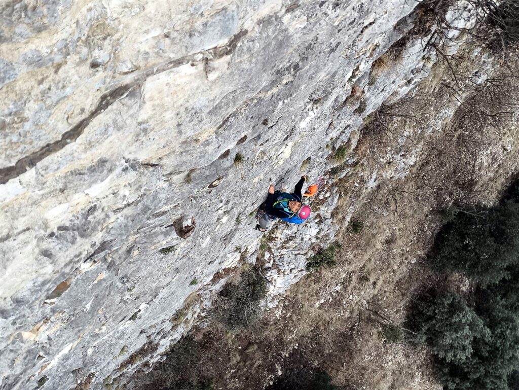 nel frattempo Andrea risale la parete e si diverte un bel po'!