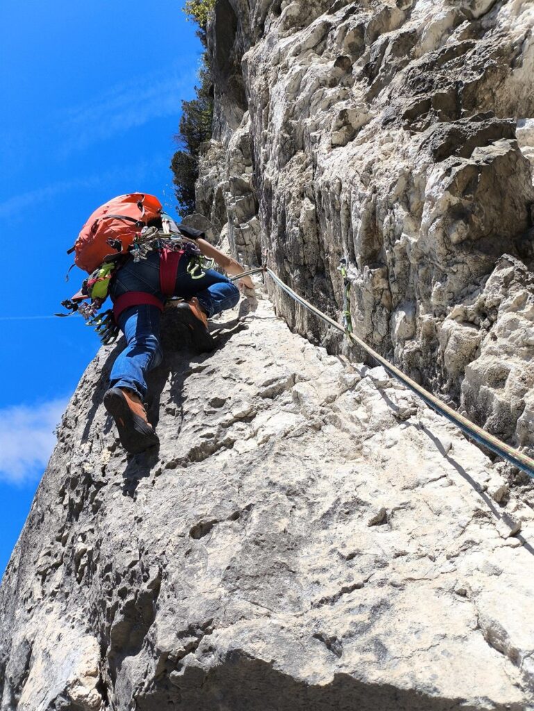 si risale il muro sinistro del diedro si risale il muro sinistro del diedro