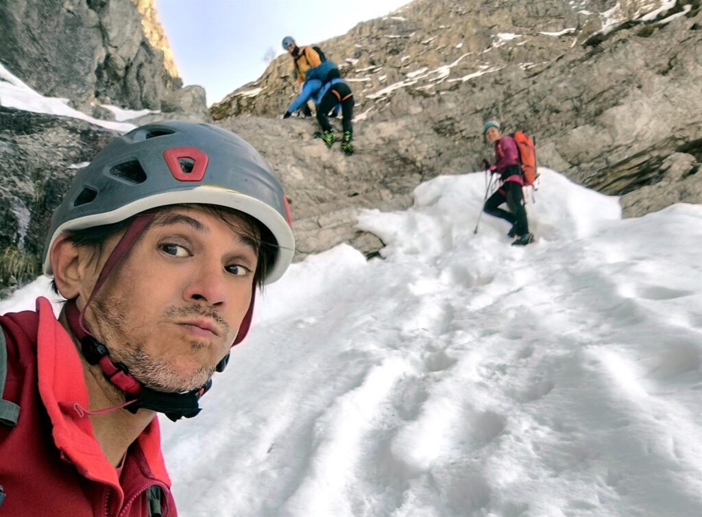 Aggirato lo spallone si arriva ad un altro saltino verticale, anche questo scoperto nel nostro caso Aggirato lo spallone si arriva ad un altro saltino verticale, anche questo scoperto nel nostro caso