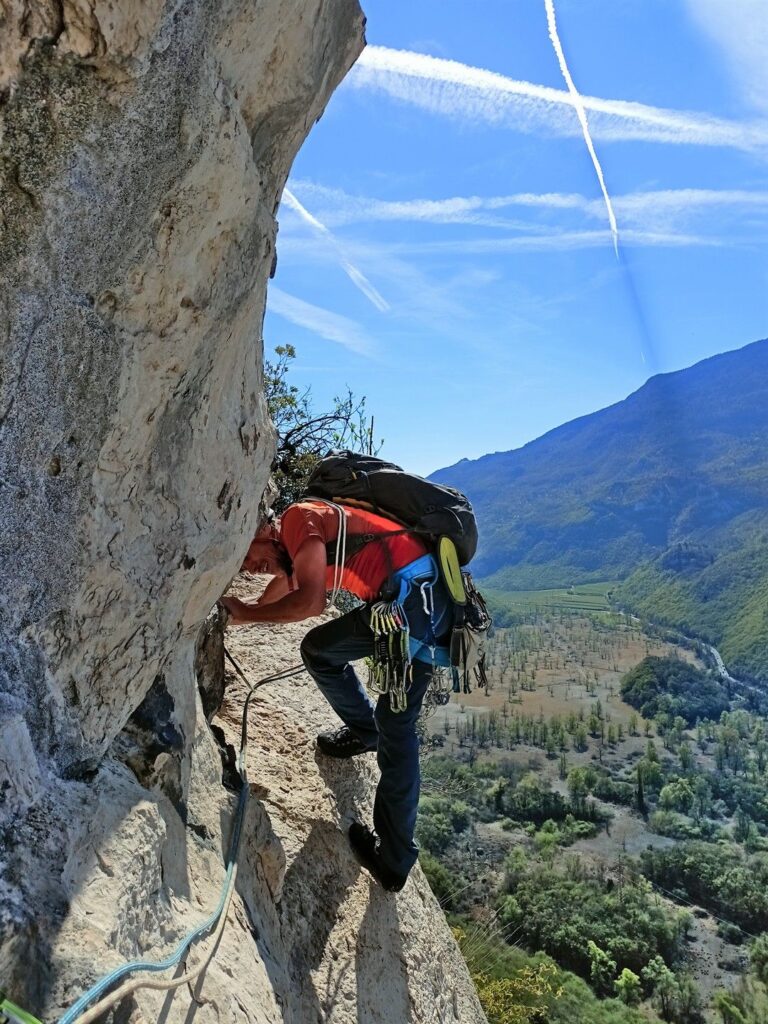 altro traverso con vista sul Lago di Loppio altro traverso con vista sul Lago di Loppio