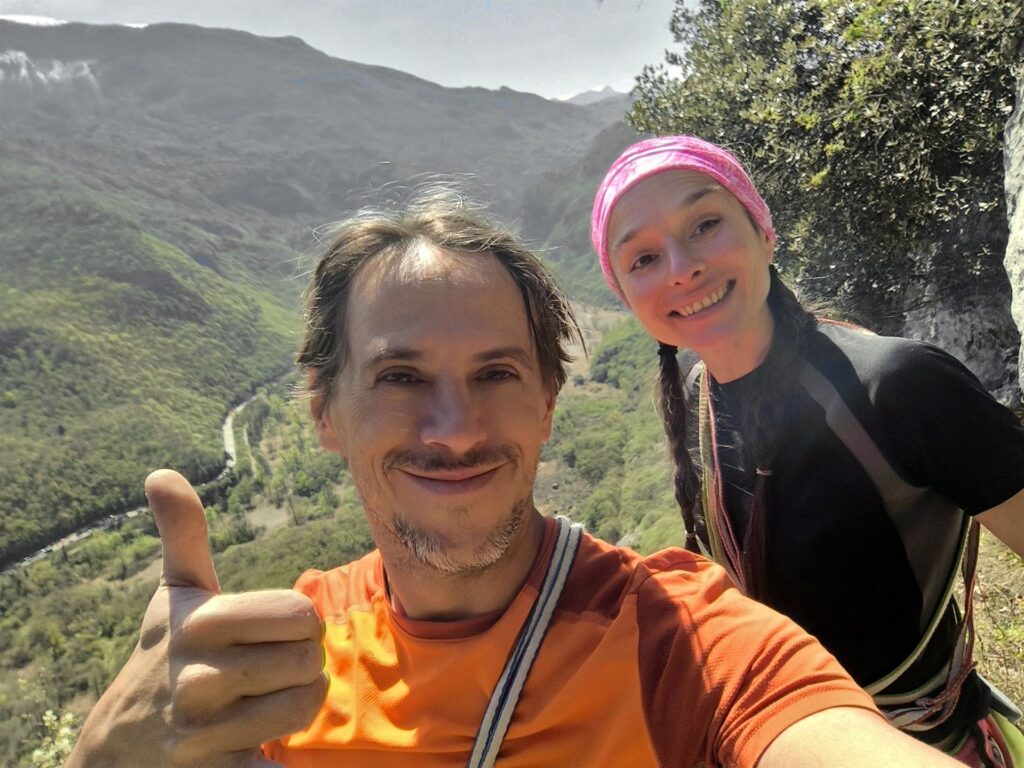 buona la prima! il posto ci è piaciuto, la roccia pure :) buona la prima! il posto ci è piaciuto, la roccia pure :)