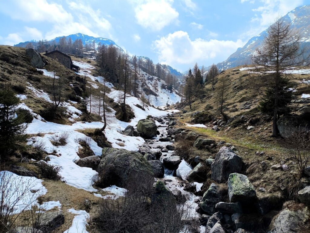 il torrente è uno spartiacque naturale tra inverno ed estate