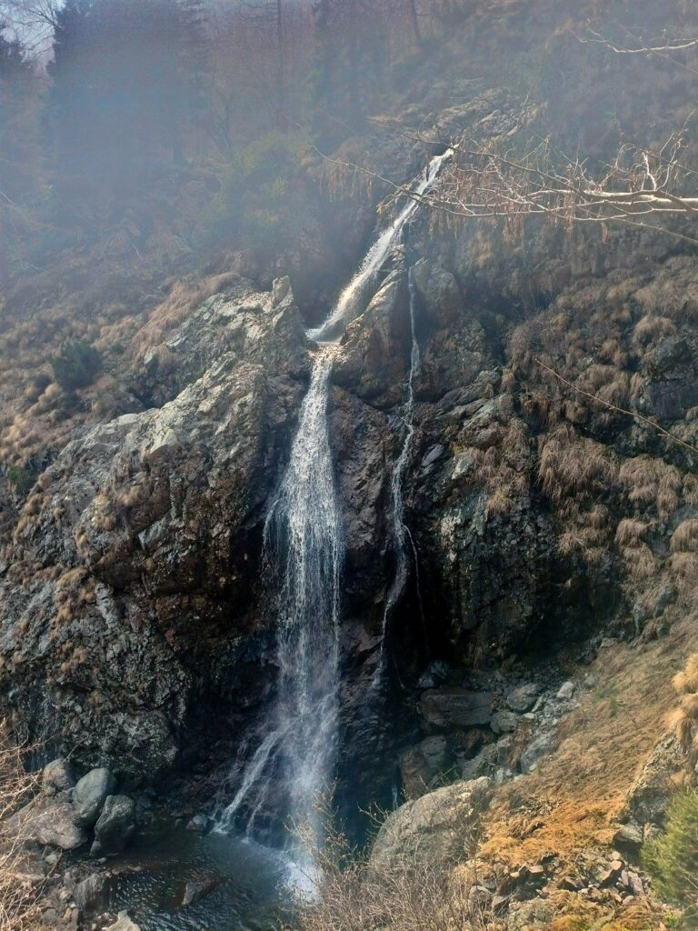 la bella cascatella del torrente di Val Mora