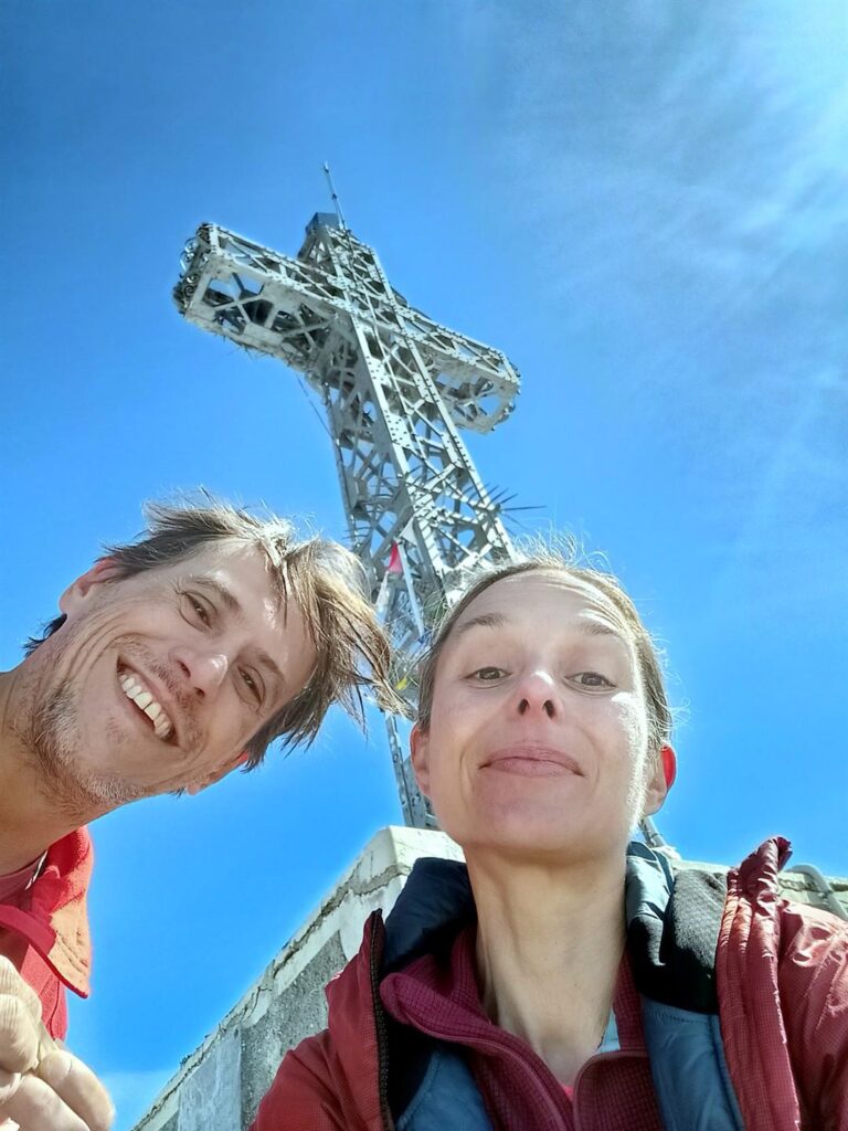 Immancabile selfie con la croce di vetta Immancabile selfie con la croce di vetta