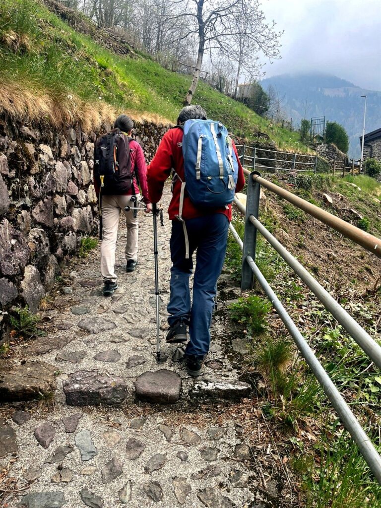 si parte, con un cielo per ora pi&ugrave; coperto di quanto ci aspettassimo
